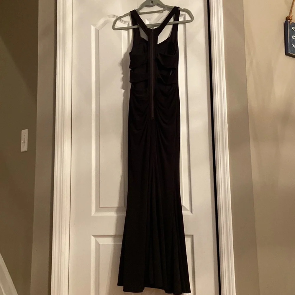 Black Gown / Size 2 - Picture 2 of 4